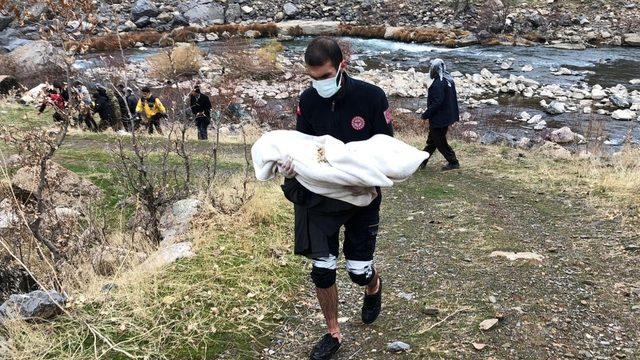 Şırnak’ta araç Habur Çayına uçtu, 3 kişilik aile hayattan koptu