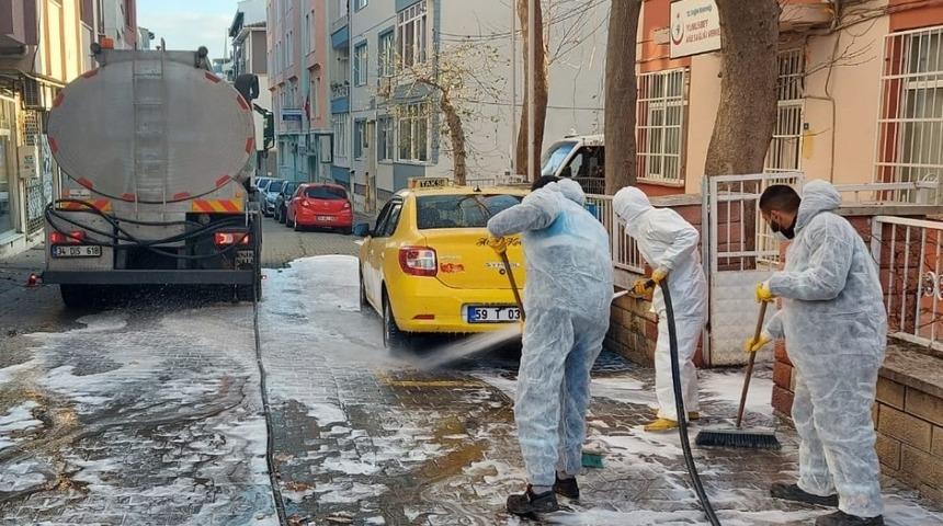 Sokaklarda dezenfeksiyon &ccedil;alışması