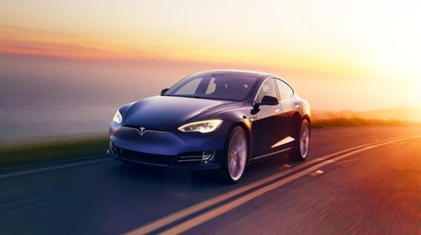 Tesla 2021 ile otonom araç satışına mı başlıyor?