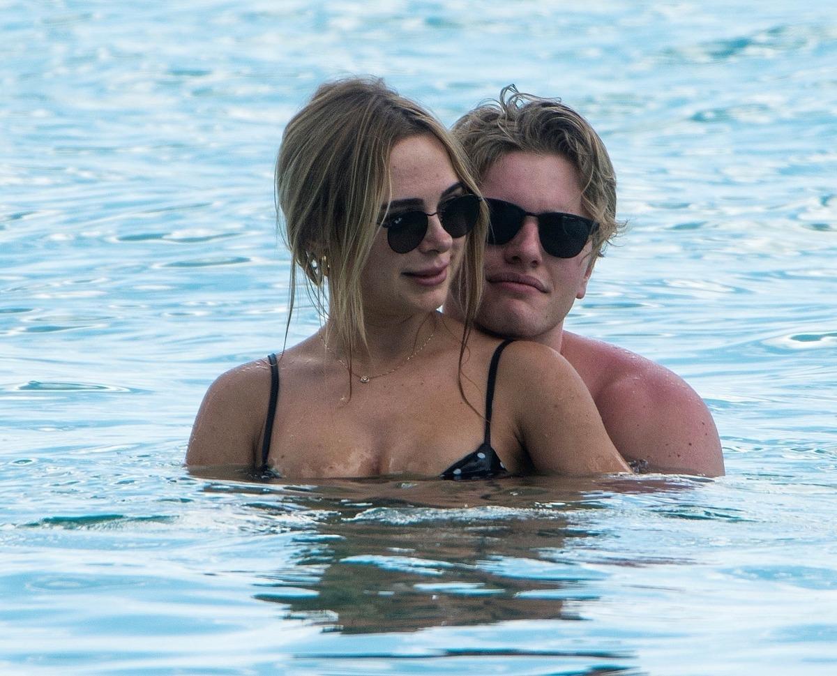 Kimberley Garner'ın gizemli sevgiliyle tatil keyfi 