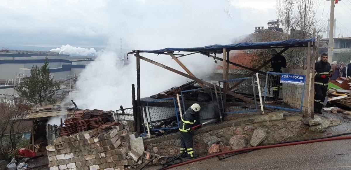 Odunlukta &ccedil;ıkan yangın paniğe sebep oldu