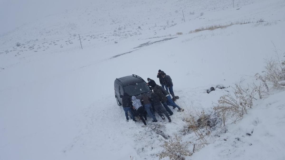 Bing&ouml;l&rsquo;de kar yağışı kazalara neden oldu