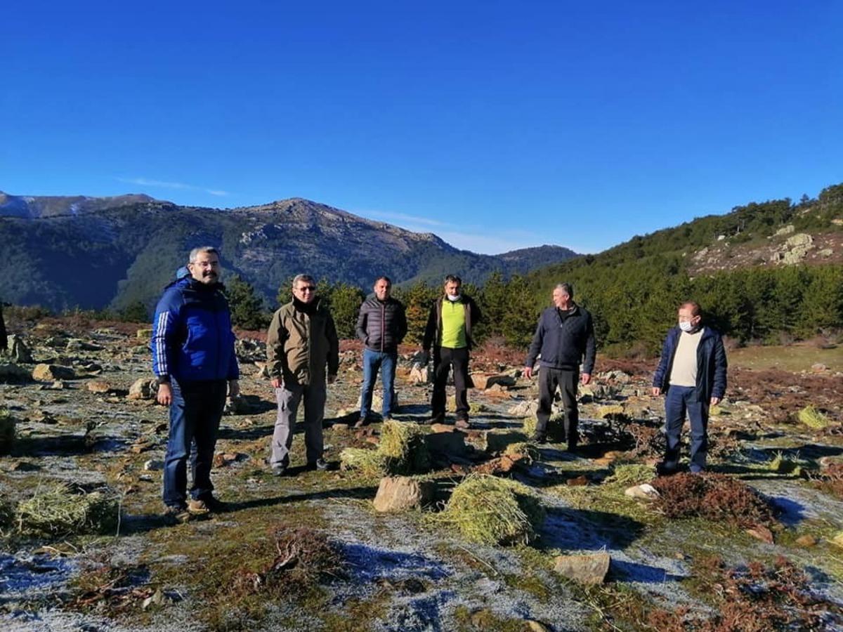Akdağ&rsquo;daki &lsquo;Kızılgeyikler&rsquo; i&ccedil;in yem bırakıldı