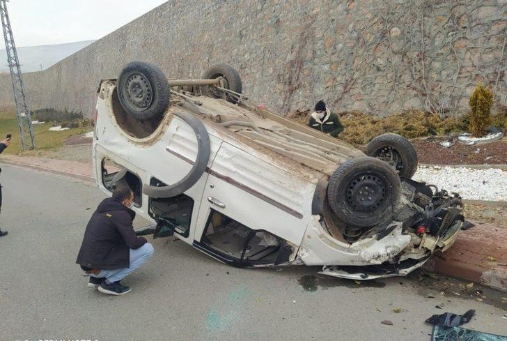 Hafif ticari araç 10 metreden uçtu G2