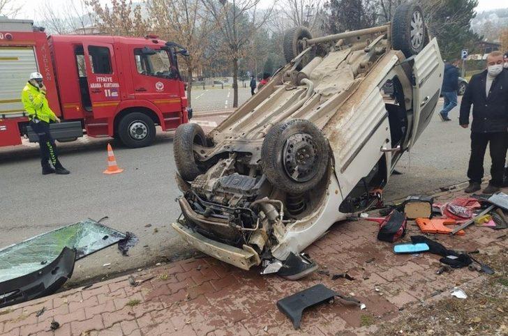 Hafif ticari araç 10 metreden uçtu G4