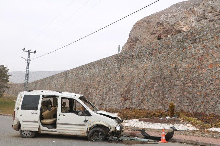 Hafif ticari araç 10 metreden uçtu G5