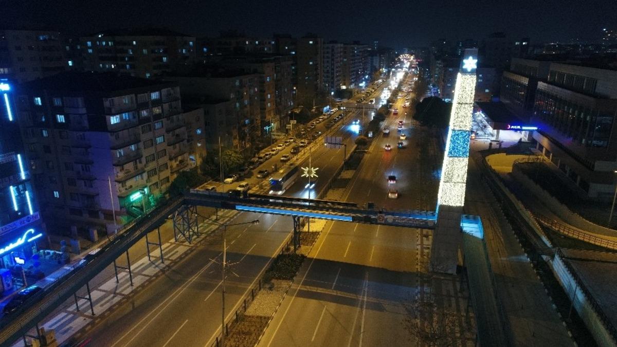 Manisa gece ışıklandırmalarıyla g&ouml;z kamaştırıyor
