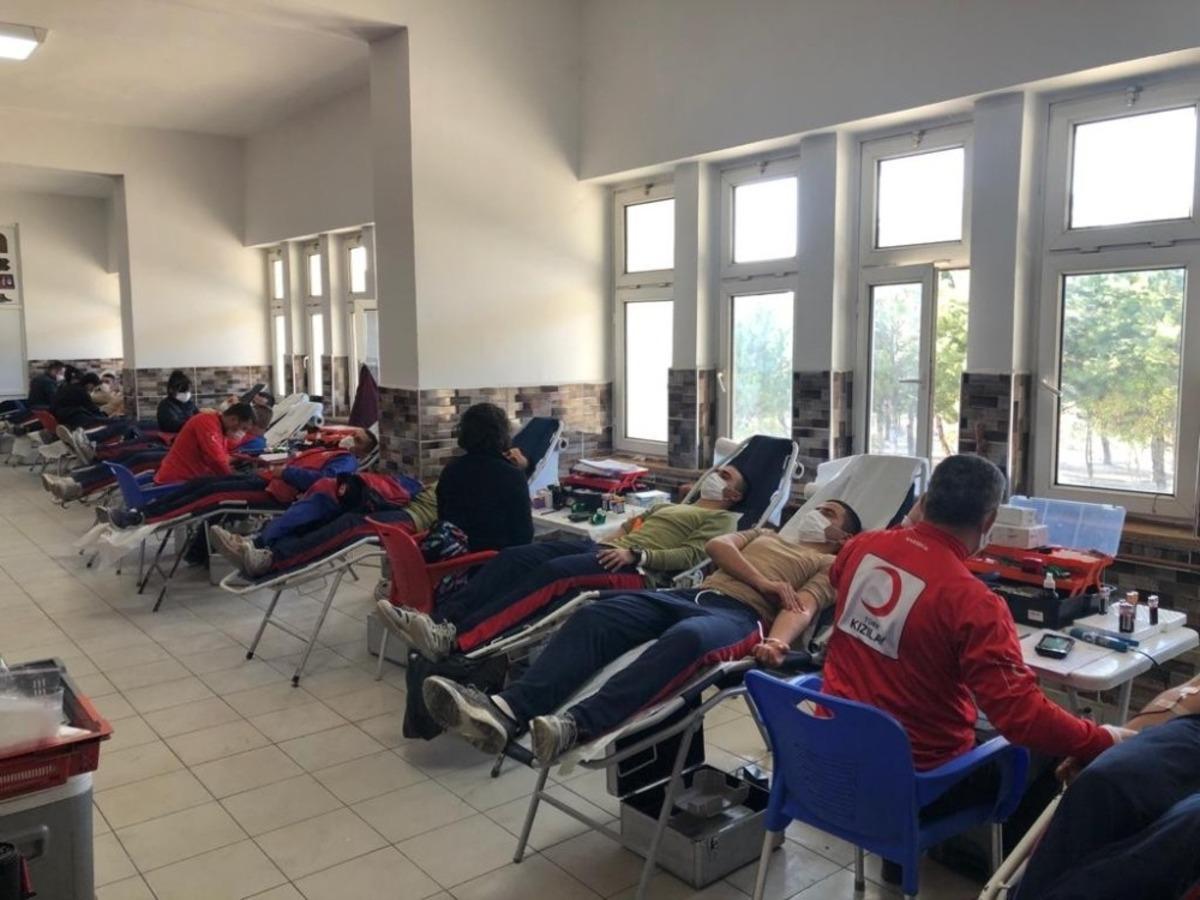 Mehmet&ccedil;ik&rsquo;ten kan bağışı