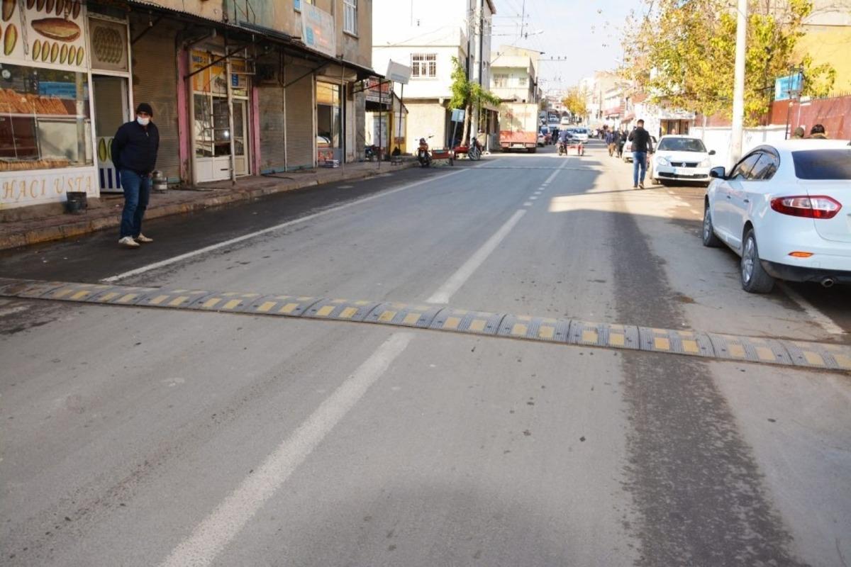 Ergani&rsquo;de hız kesici kasis &ccedil;alışmaları başladı