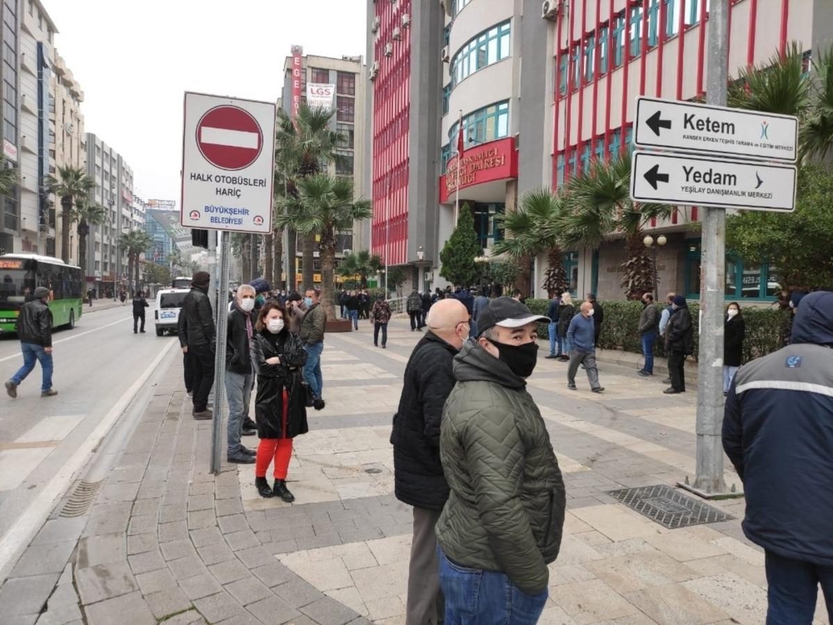 Mesai başlamadan vatandaşlar vergi dairesine akın etti