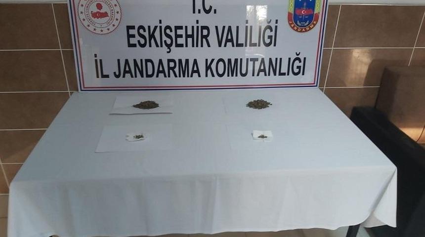 Jandarma zehir tacirlerine ge&ccedil;it vermiyor