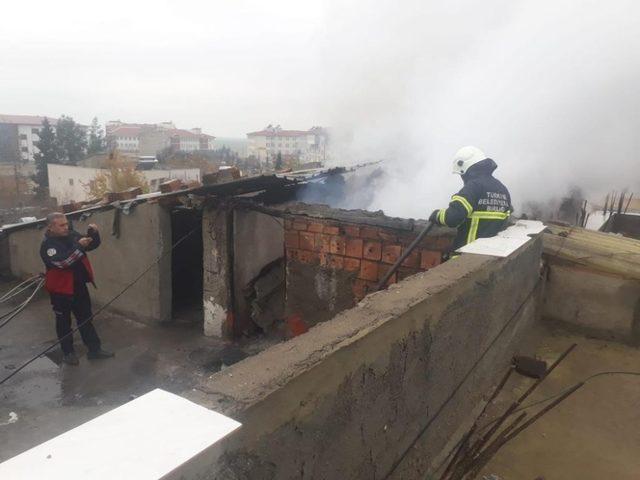 Odunluk yangını büyümeden söndürüldü