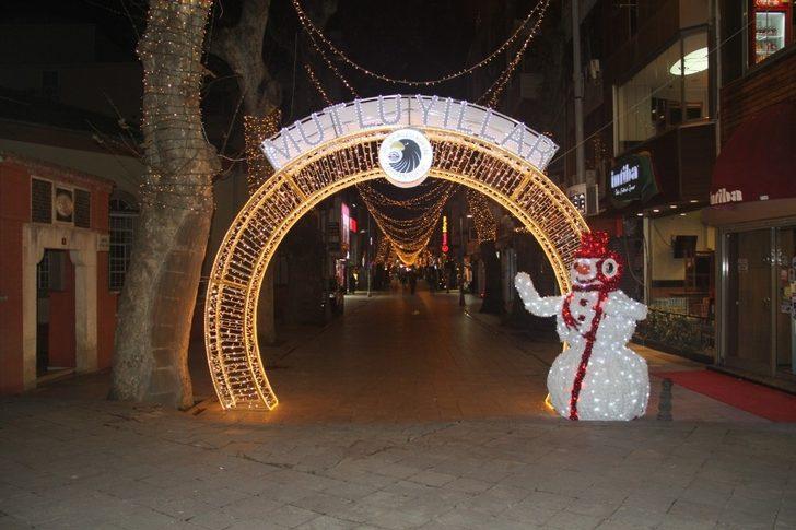 Kartal’da cadde ve meydanlar yeni yıl için süslendi G3