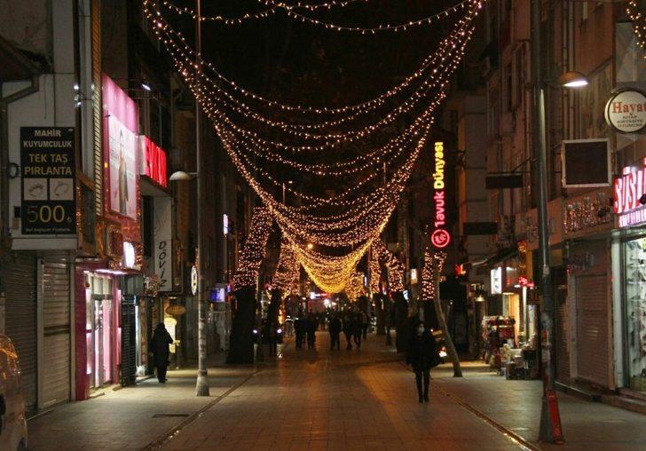 Kartal’da cadde ve meydanlar yeni yıl için süslendi G5