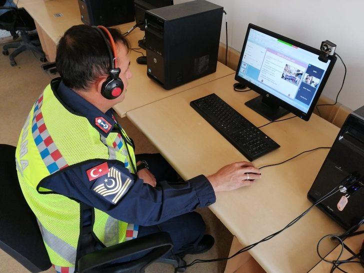 Jandarmadan EBA üzerinde öğrencilere trafik eğitimi G1