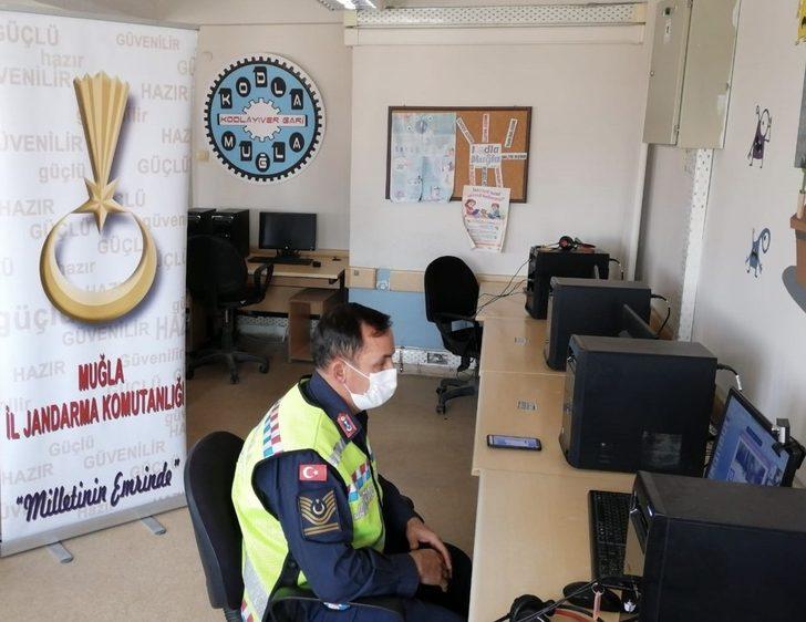 Jandarmadan EBA üzerinde öğrencilere trafik eğitimi G2