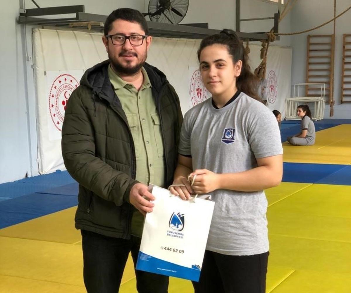 Yunusemre Belediyesinden başarılı judoculara &ouml;d&uuml;l