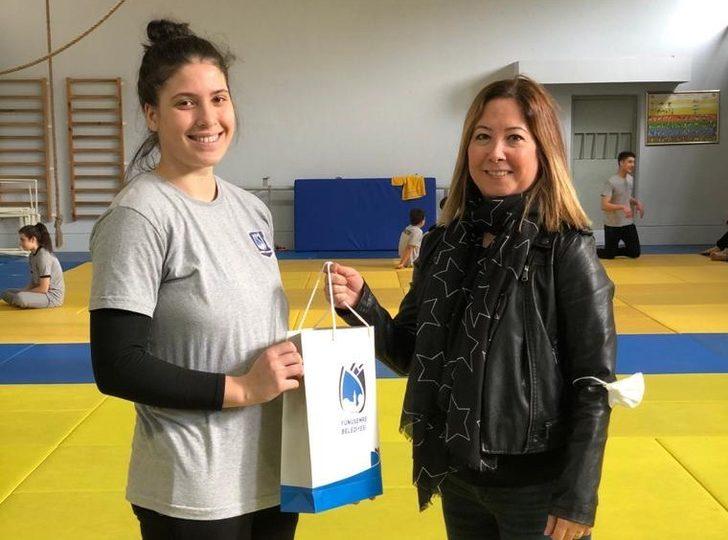 Yunusemre Belediyesinden başarılı judoculara ödül G2