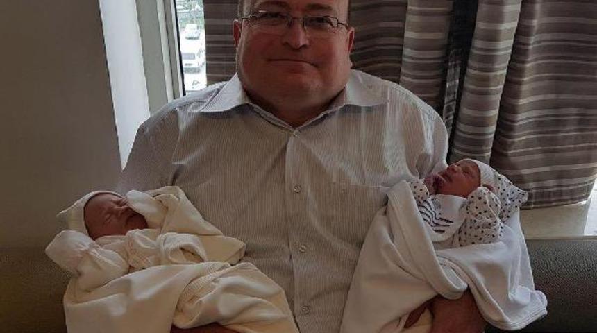 'Sağlık çalışanlarını sevin' diyen doktor koronavirüsten öldü