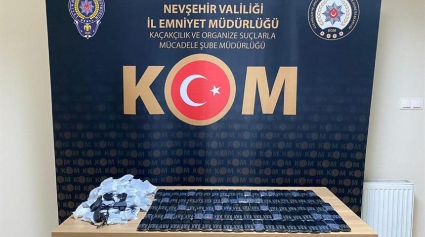 Nevşehir&rsquo;de 100 adet ka&ccedil;ak cep telefonu ele ge&ccedil;irildi