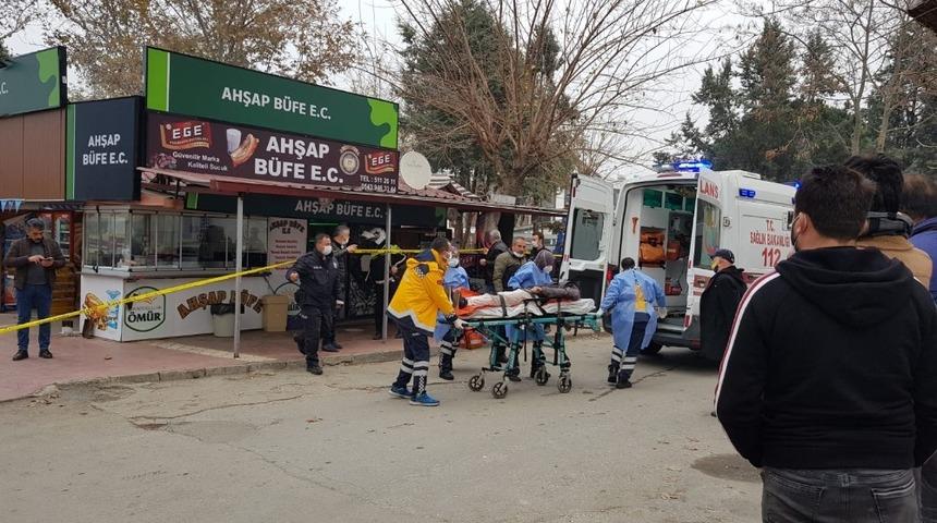 İzmir&rsquo;de b&uuml;feye silahlı saldırı: 1 &ouml;l&uuml;, 1 yaralı