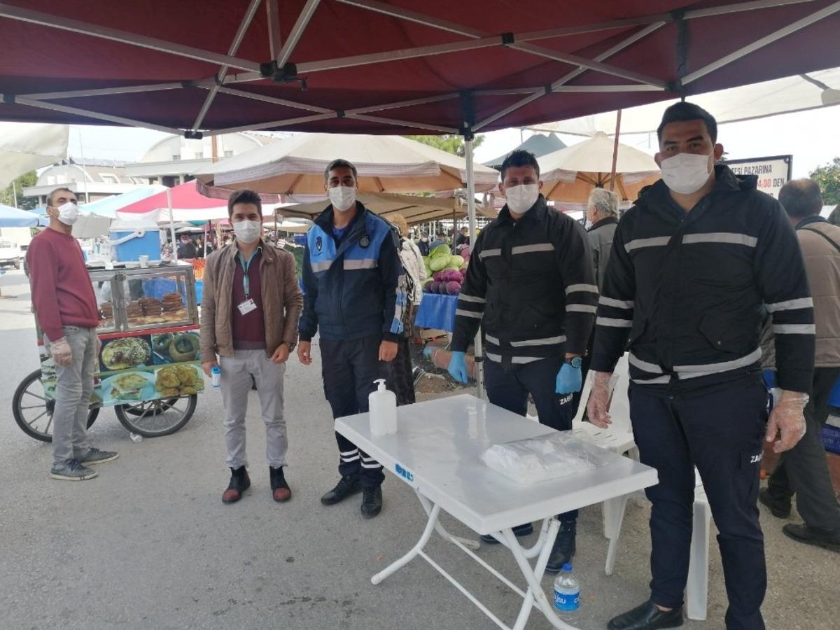 Kemer&rsquo;de zabıtadan pazar yer denetimi