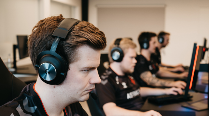 Astralis CS:GO dünya sıralamasında adını zirveye yazdırdı!