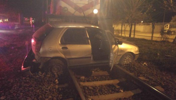 Aydın'da yürekleri ağza getiren kaza! Trenin sürüklediği otomobilin içinden burnu bile kanamadan çıktı