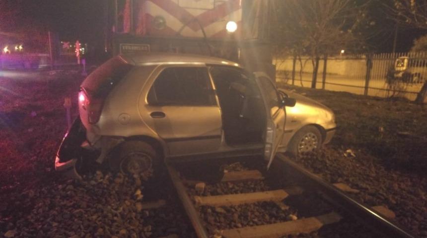 Aydın'da yürekleri ağza getiren kaza! Trenin sürüklediği otomobilin içinden burnu bile kanamadan çıktı