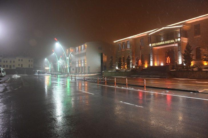 Polisten kar altında kısıtlama mesaisi G4