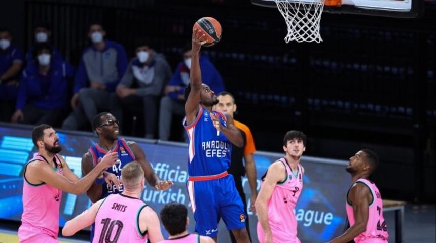 Anadolu Efes, Barcelona'yı devirdi!