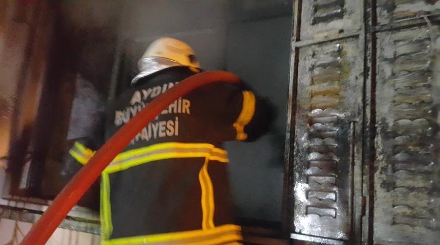 S&ouml;ke&rsquo;de metruk evde yangın &ccedil;ıktı