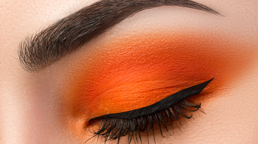 'Eyeliner nasıl çekilir?' diyenler için kılavuz! Badem şeklindeki gözler mutlaka...