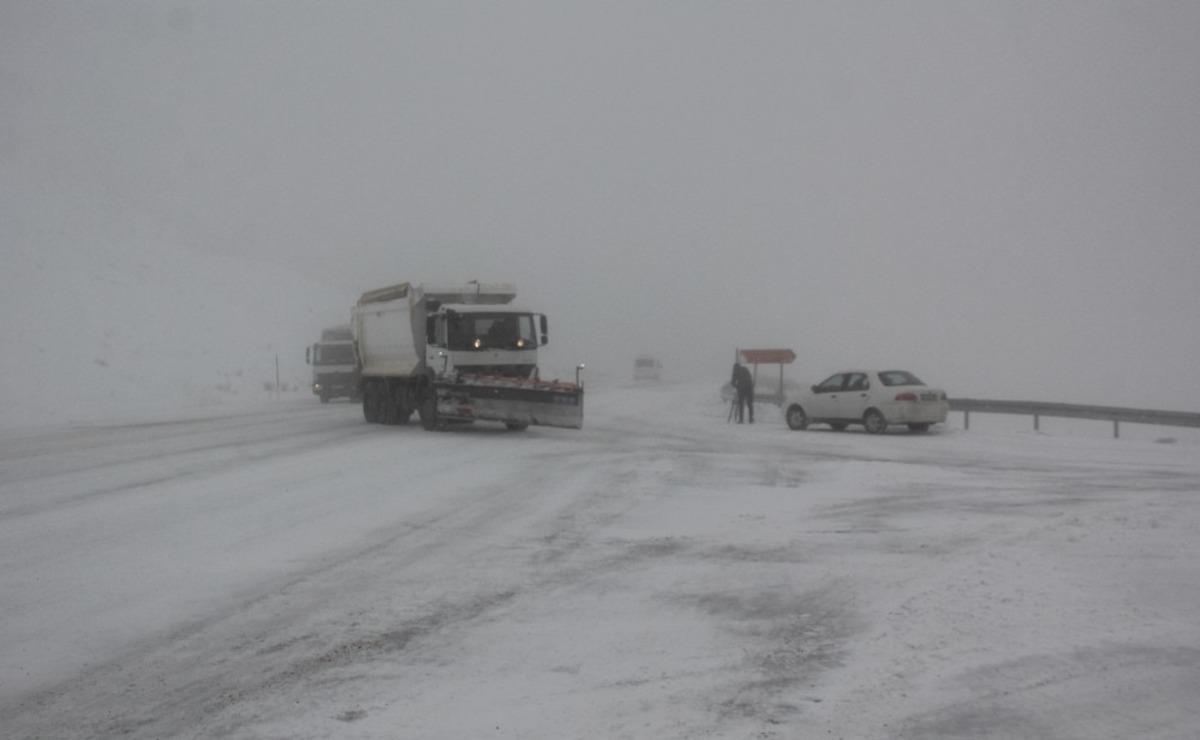 Erzincan&rsquo;ın y&uuml;ksek kesimlerinde kar yağışı etkili oldu