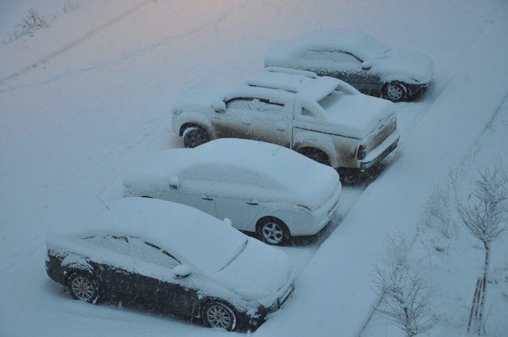 Yüksekova’da kar kalınlığı 10 santimetreyi buldu G1