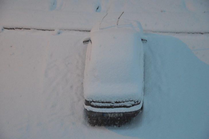 Yüksekova’da kar kalınlığı 10 santimetreyi buldu G2