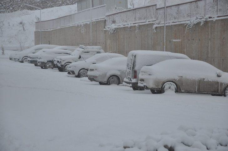 Yüksekova’da kar kalınlığı 10 santimetreyi buldu G3