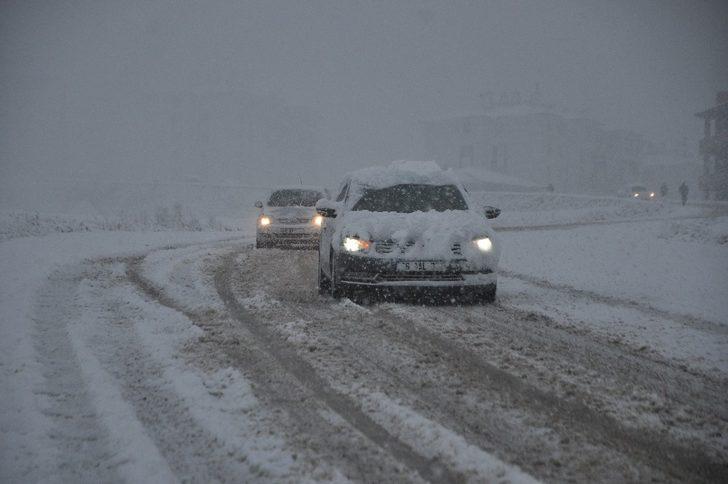 Yüksekova’da kar kalınlığı 10 santimetreyi buldu G5