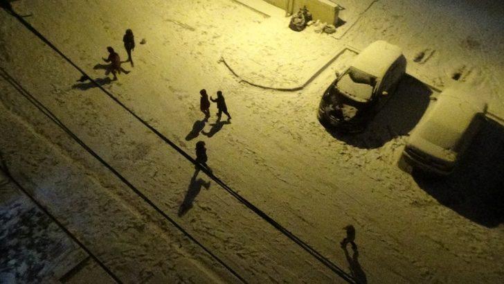 Çocukların karda top keyfi G2