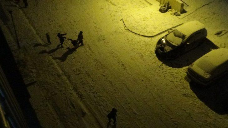 Çocukların karda top keyfi G4