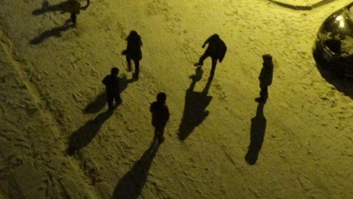 Çocukların karda top keyfi G5