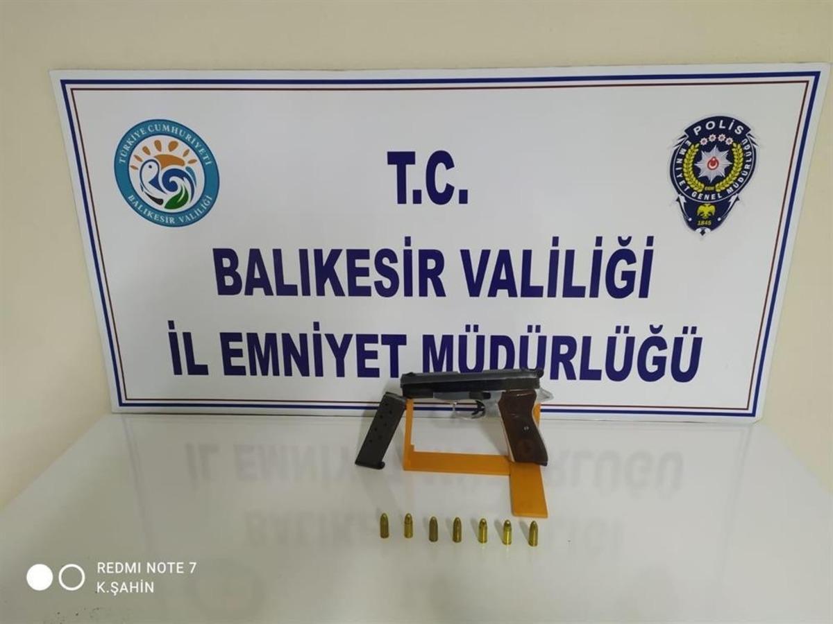 Balıkesir&rsquo;de polis 12 aranan şahsı yakaladı