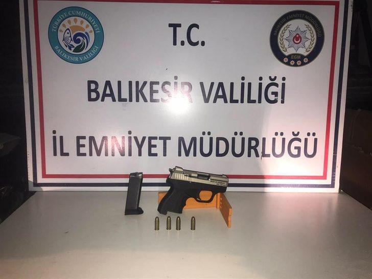 Balıkesir’de polis 12 aranan şahsı yakaladı G2