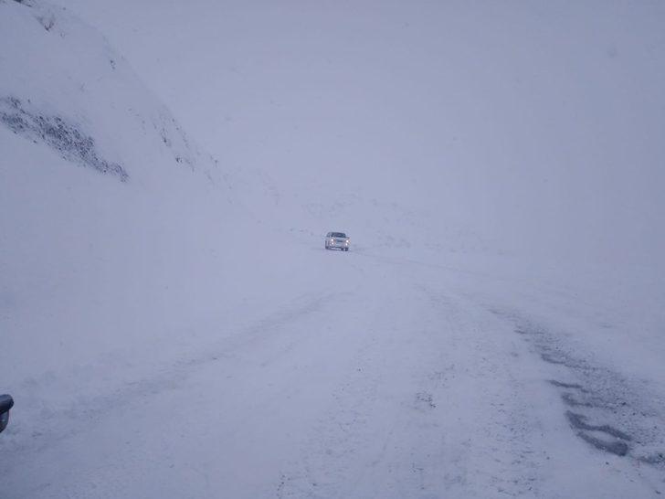 Hakkari’de 74 yerleşim yeri ulaşıma kapandı G3