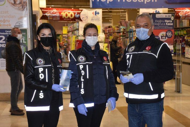 Narkotik polisinden ve validen annelere kırmızı gül G3