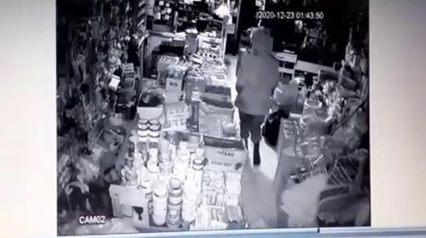 3 iş yerine girerek para &ccedil;aldı