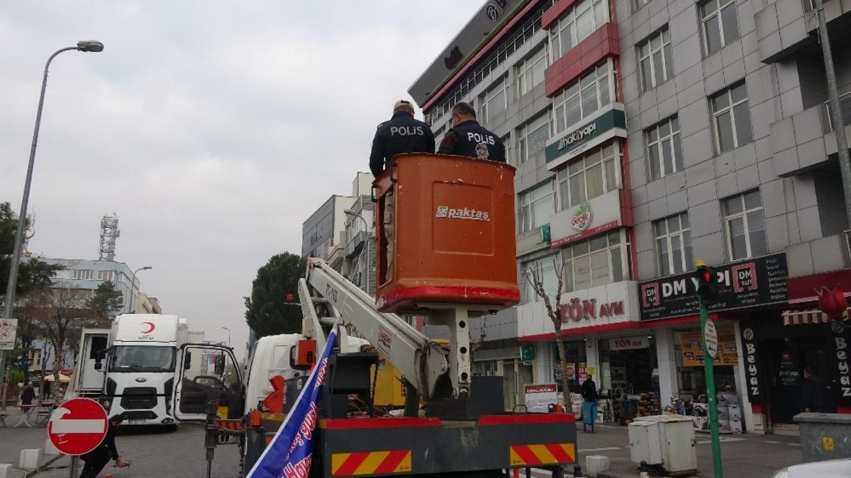 Uşak polisinden sokak hayvanları i&ccedil;in anlamlı hareket