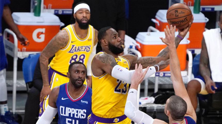 Son şampiyon Lakers sezona yenilgiyle başladı
