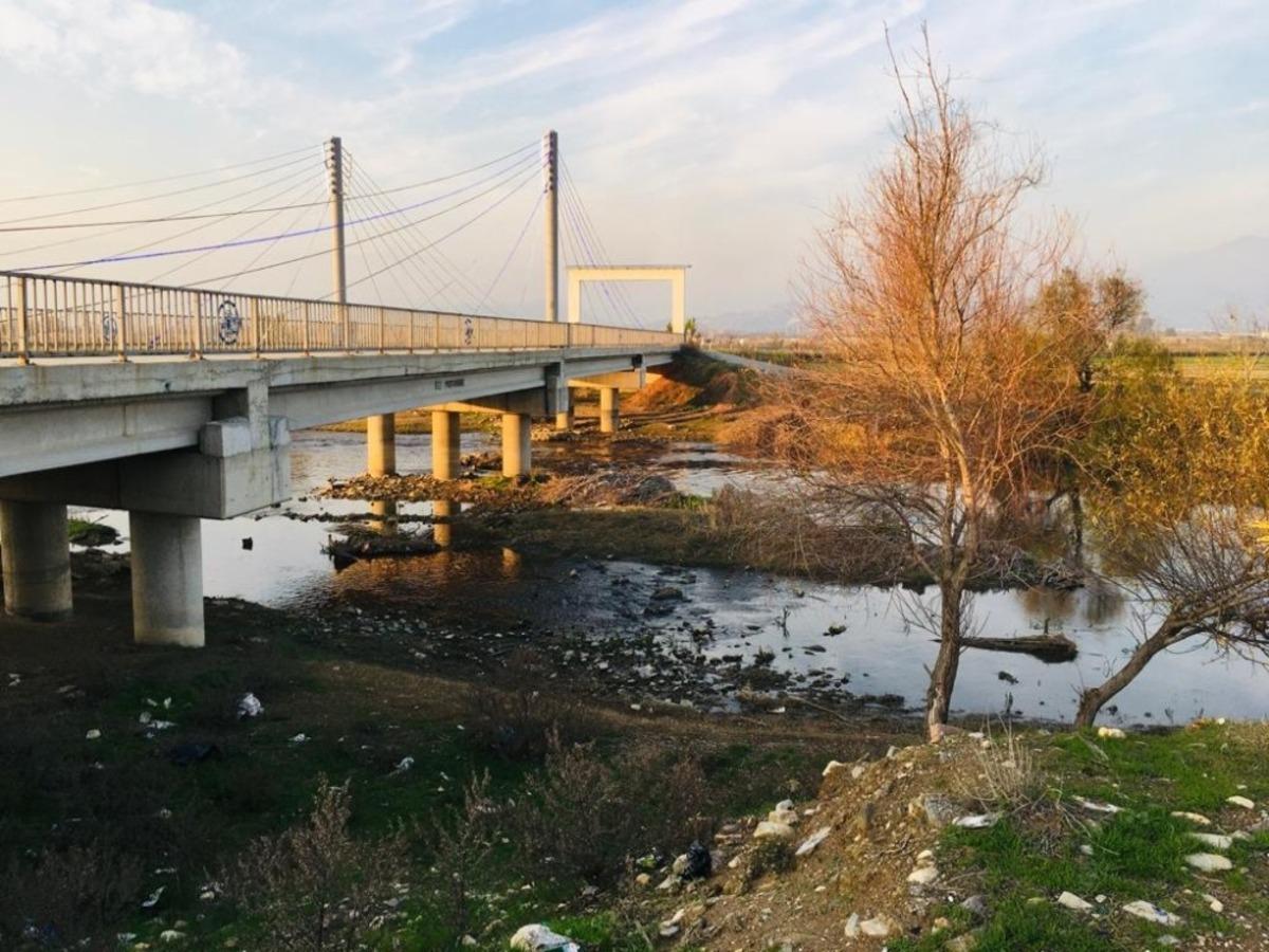 Menderes Nehri alarm vermeye başladı
