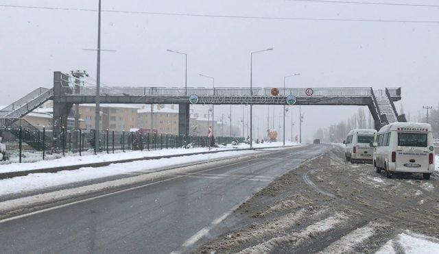 Kar uyarısı yapılan Iğdır beyaz gelinliğini giydi 1